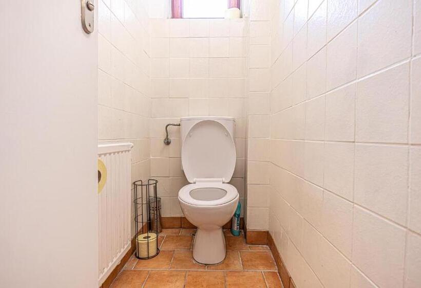 اتاق استاندارد سه تخته با سرویس بهداشتی مشترک, Comfy Rooms In Shared Villa With Terrace And Garden