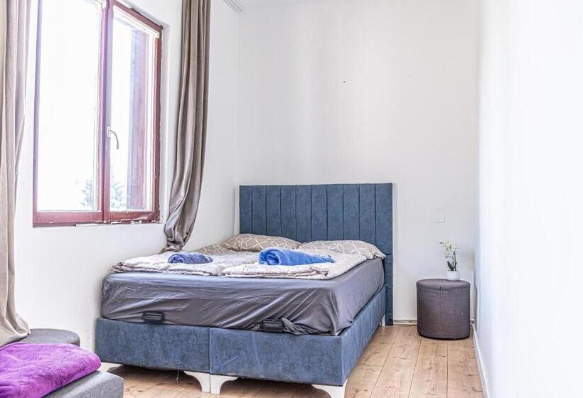 اتاق استاندارد سه تخته با سرویس بهداشتی مشترک, Comfy Rooms In Shared Villa With Terrace And Garden