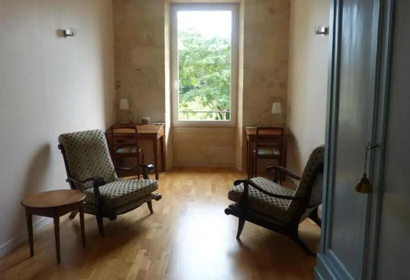 庭の見えるスタンダードトリプルルーム, Chambres D Hôtes De Charme Dans Un Vignoble