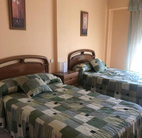 Номер Стандарт с Балконом, Hostal Pensión La Torre