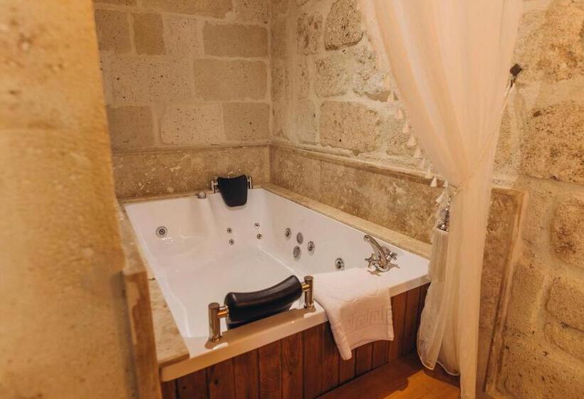 سوئیت با تخت بزرگ, Songül Hanım Konağı