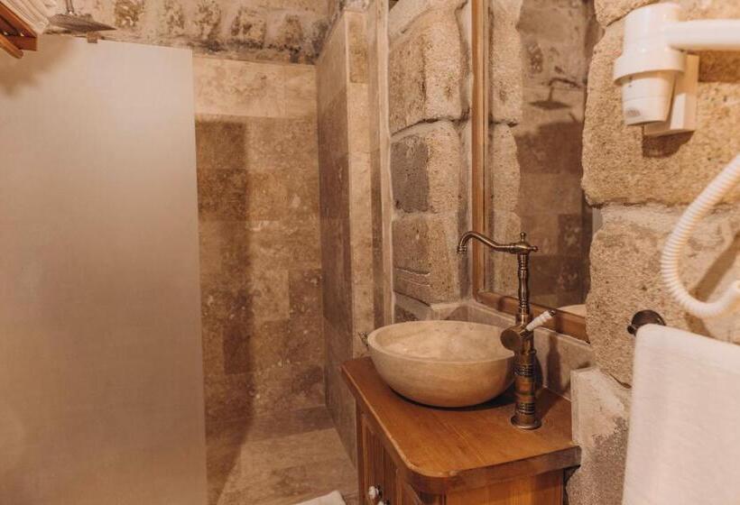 سوئیت با تخت بزرگ, Songül Hanım Konağı