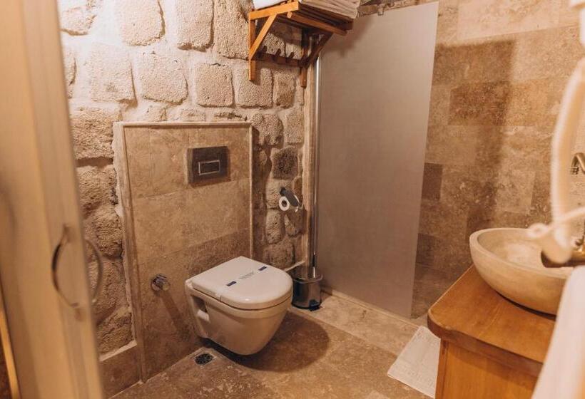 سوئیت با تخت بزرگ, Songül Hanım Konağı