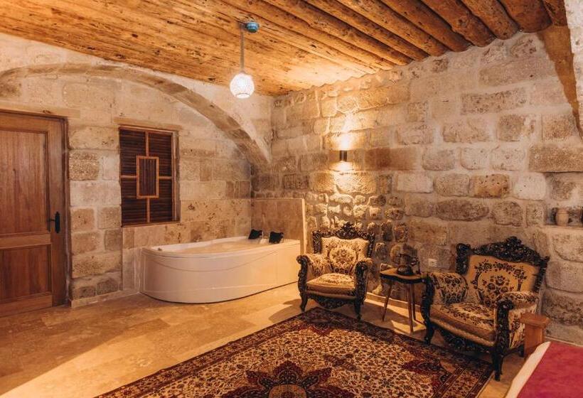 سوئیت با تخت بزرگ, Songül Hanım Konağı