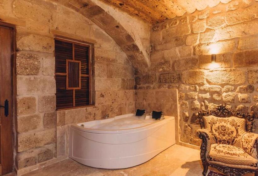 سوئیت با تخت بزرگ, Songül Hanım Konağı