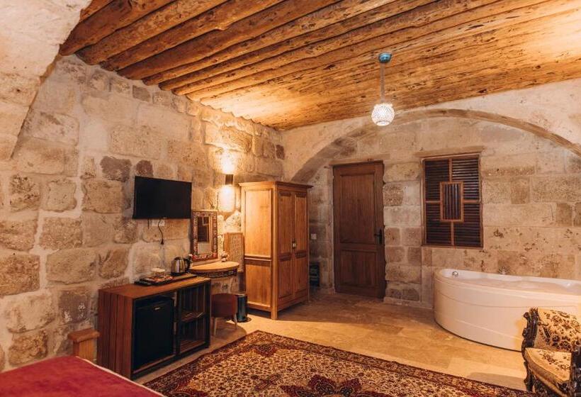 سوئیت با تخت بزرگ, Songül Hanım Konağı