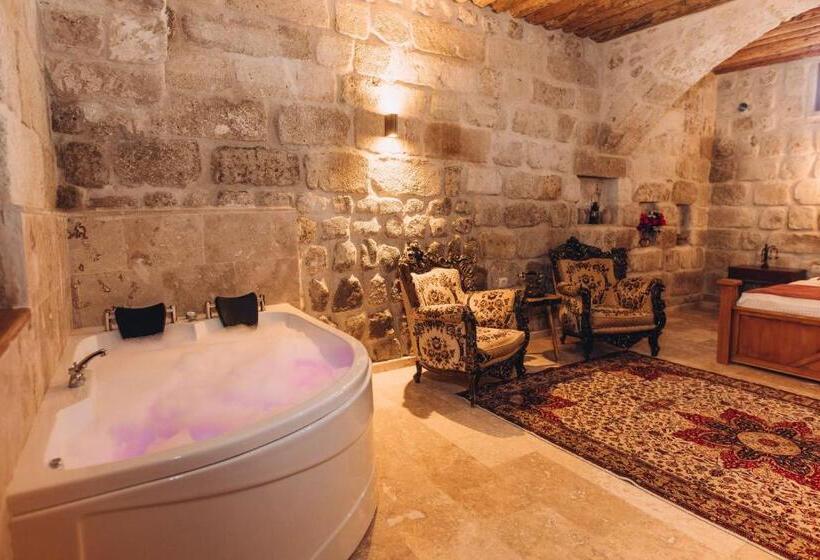 سوئیت با تخت بزرگ, Songül Hanım Konağı