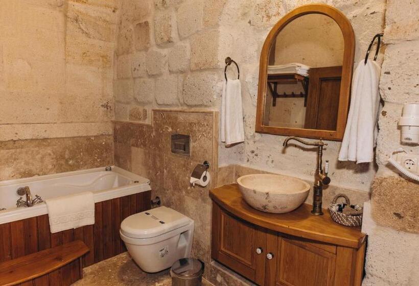 سوئیت با وان آب گرم, Songül Hanım Konağı