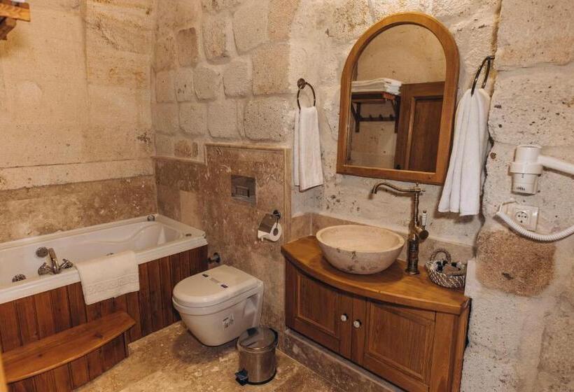 سوئیت با وان آب گرم, Songül Hanım Konağı