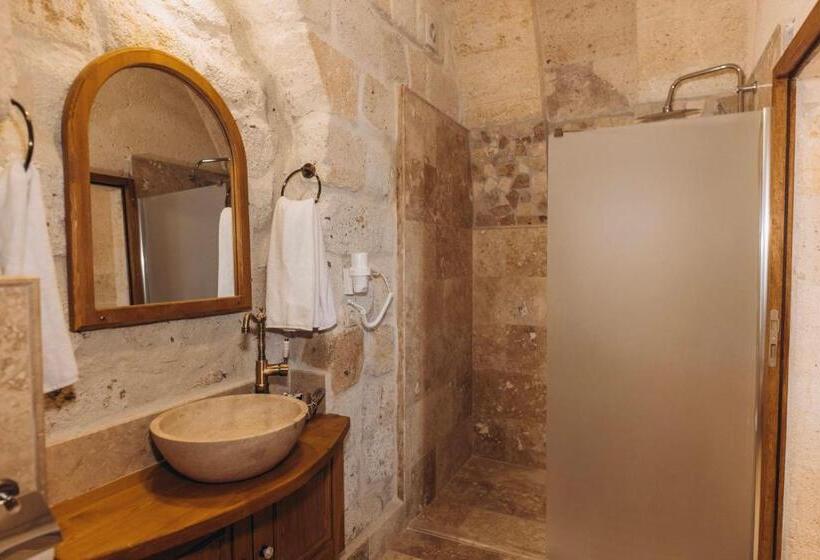 سوئیت با وان آب گرم, Songül Hanım Konağı