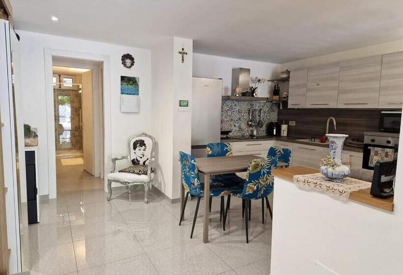 דירת חדר, Disma Rooms