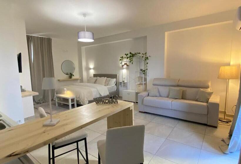 غرفة ديلوكس سرير كينج, Grey Haven Apartments And Suites