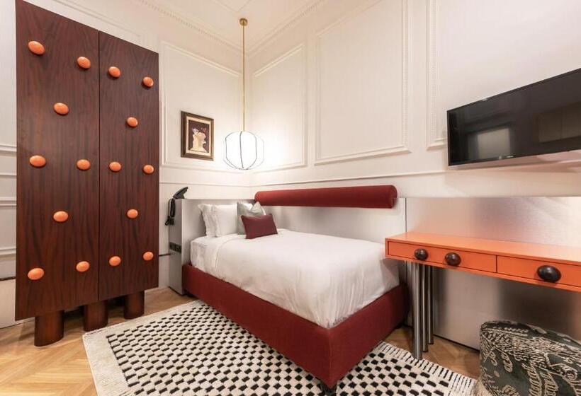 اتاق استاندارد یک نفره, The Couper Umiltà