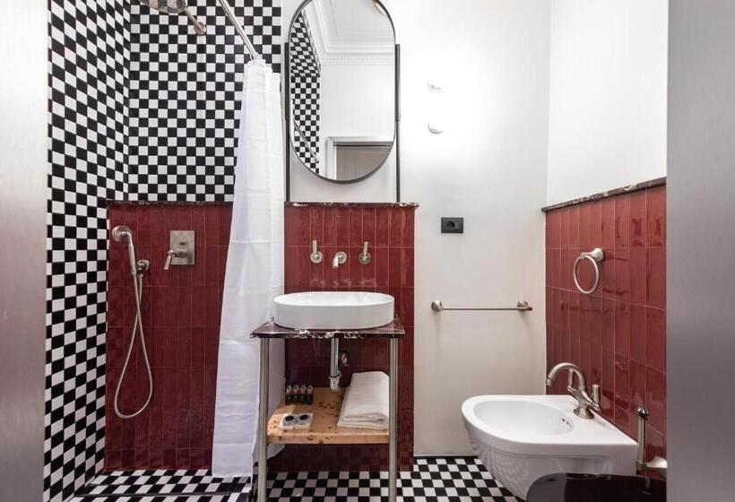 اتاق استاندارد یک نفره, The Couper Umiltà