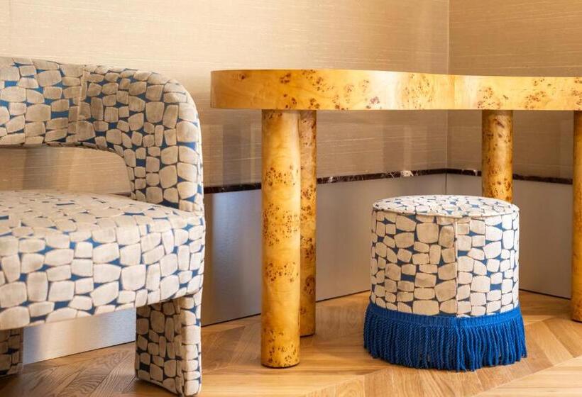 اتاق لوکس, The Couper Umiltà