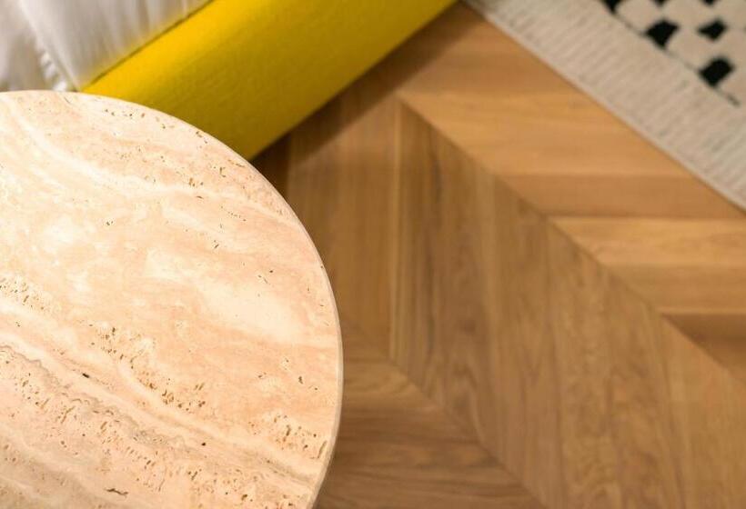 اتاق لوکس, The Couper Umiltà