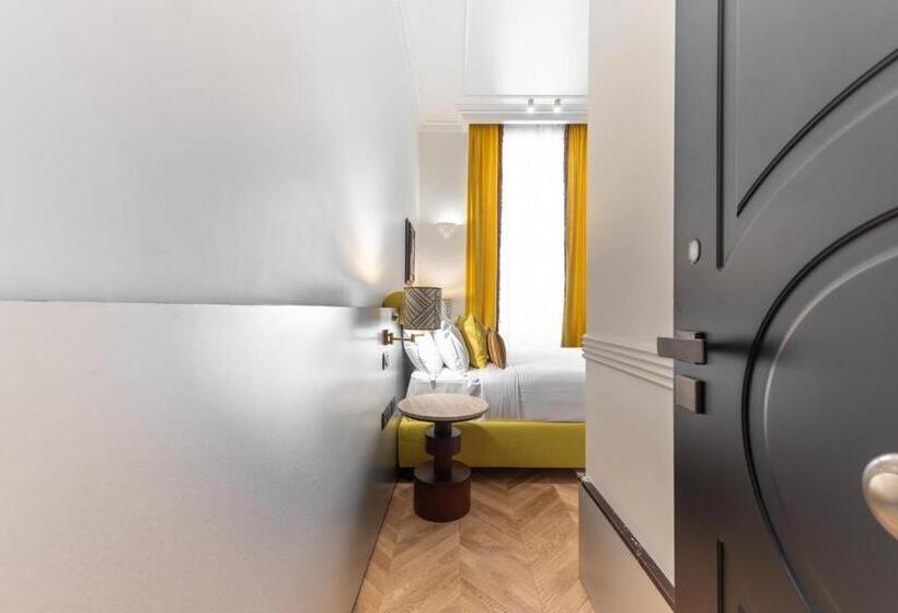 اتاق لوکس, The Couper Umiltà