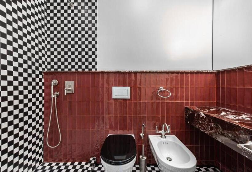 اتاق لوکس, The Couper Umiltà