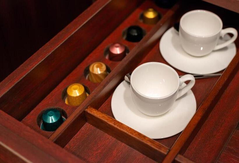 اتاق لوکس با بالکن, The Couper Umiltà