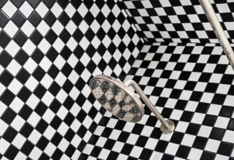 اتاق لوکس با بالکن, The Couper Umiltà