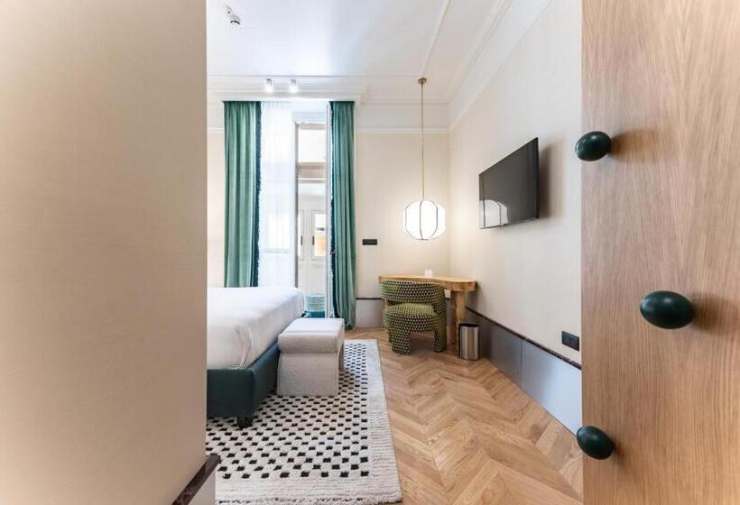 اتاق لوکس با بالکن, The Couper Umiltà