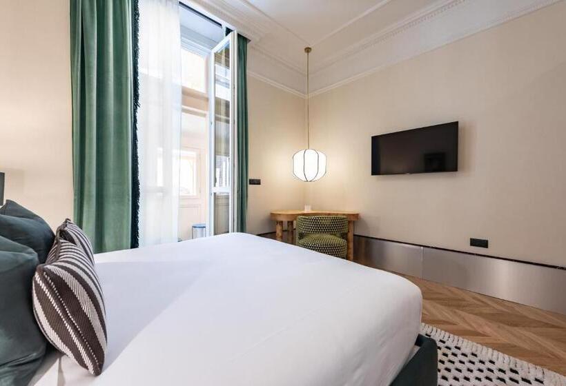 اتاق لوکس با بالکن, The Couper Umiltà