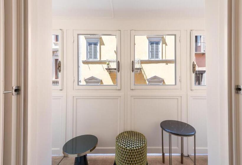 اتاق لوکس با بالکن, The Couper Umiltà