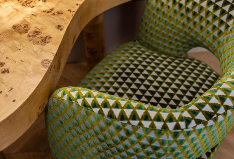 اتاق لوکس با بالکن, The Couper Umiltà