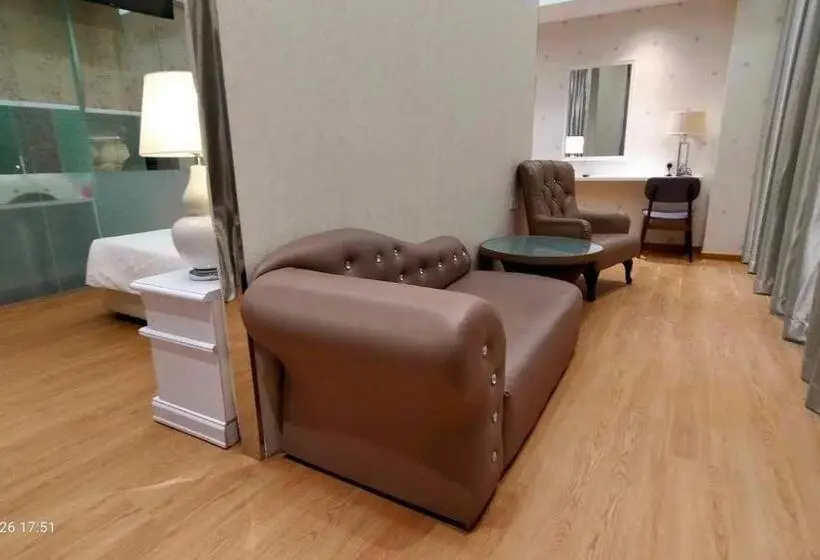 سوییت, Seeds Hotel Premier The Mines Seri Kembangan