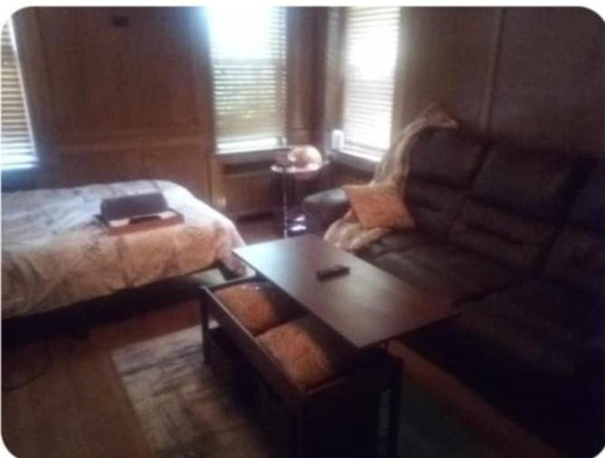 غرفة ديلوكس, Dunjen Manor