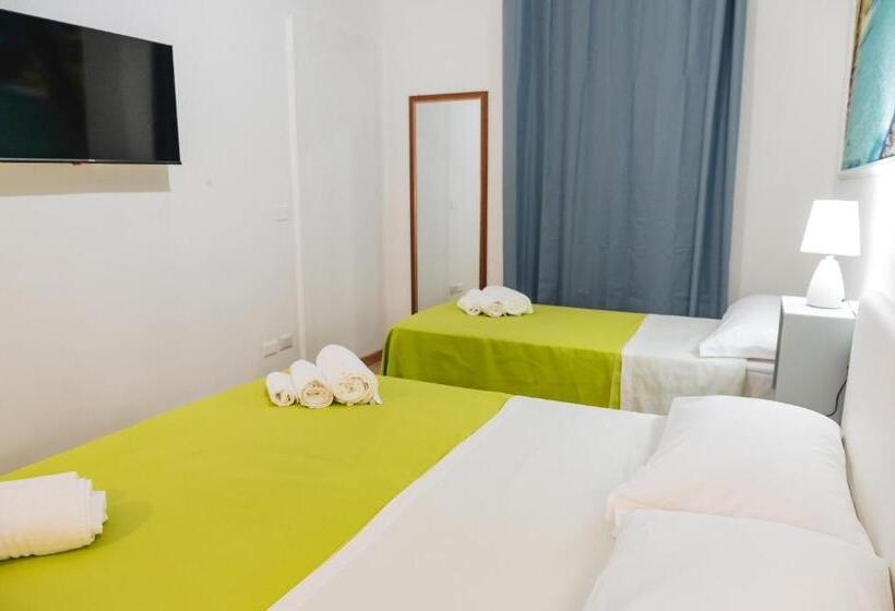 اتاق استاندارد چهار تخته, Sea House