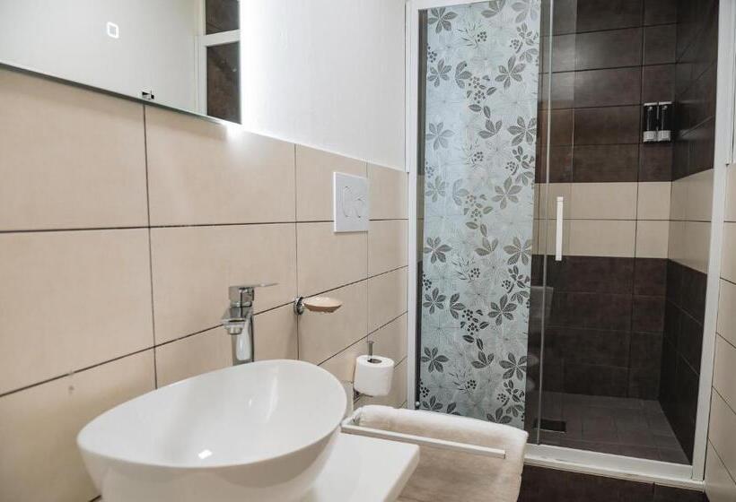 Quarto Economy, Sea House