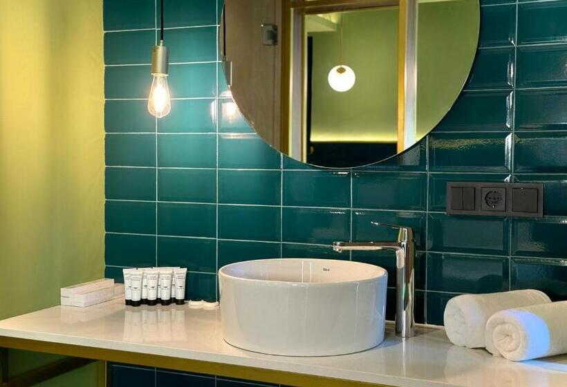 اتاق سوپریور با تخت بزرگ, Tbilisi Edition   Design