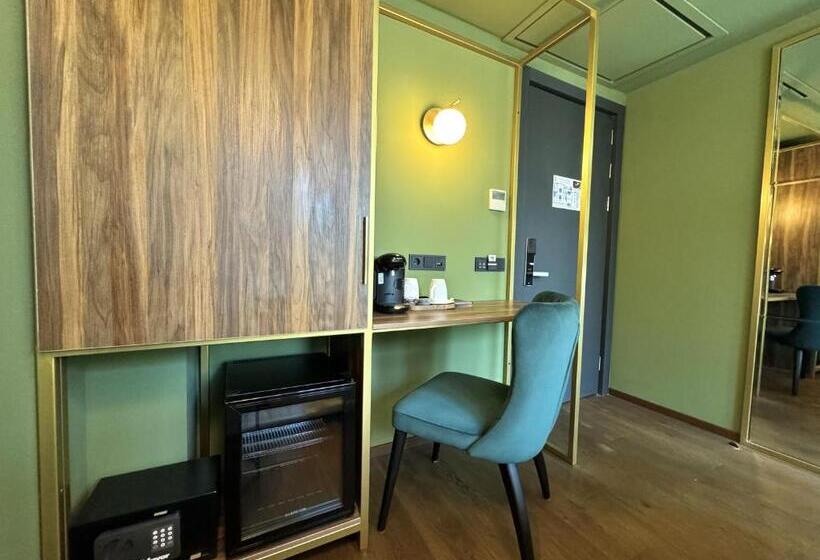 اتاق سوپریور با تخت بزرگ, Tbilisi Edition   Design