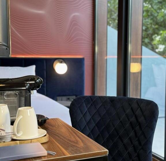 اتاق لوکس با تخت بزرگ, Tbilisi Edition   Design