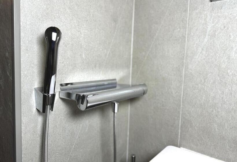 اتاق لوکس با تخت بزرگ, Tbilisi Edition   Design