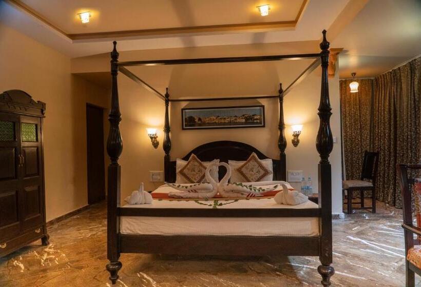 Президентский Люкс, Unvr A Peace Full Farmhouse Resort Udaipur