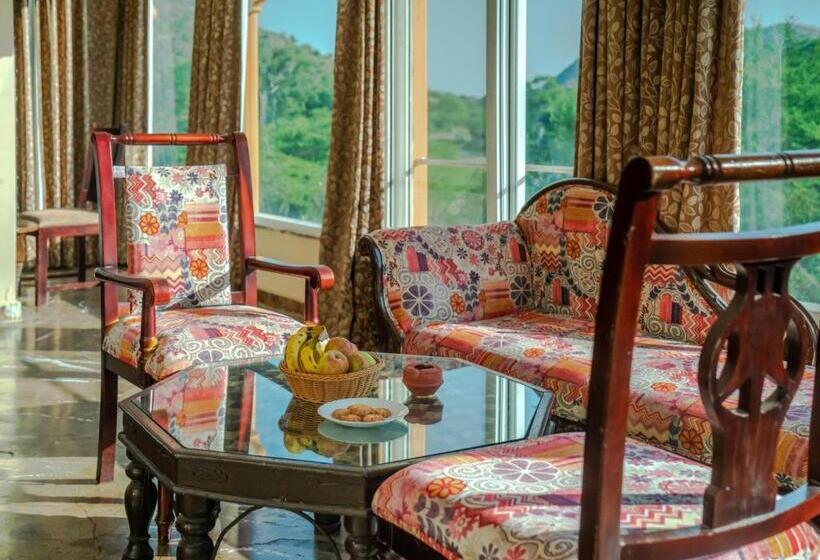 Президентский Люкс, Unvr A Peace Full Farmhouse Resort Udaipur