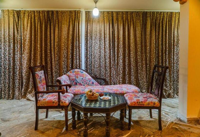 Президентский Люкс, Unvr A Peace Full Farmhouse Resort Udaipur