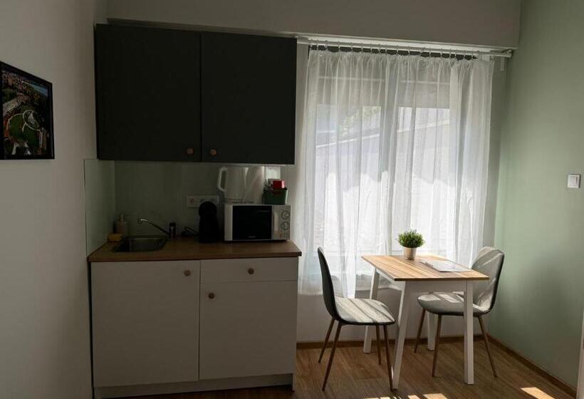 סטודיו סטנדרט, מיטה זוגית, Kastélykert Vendégház Tata