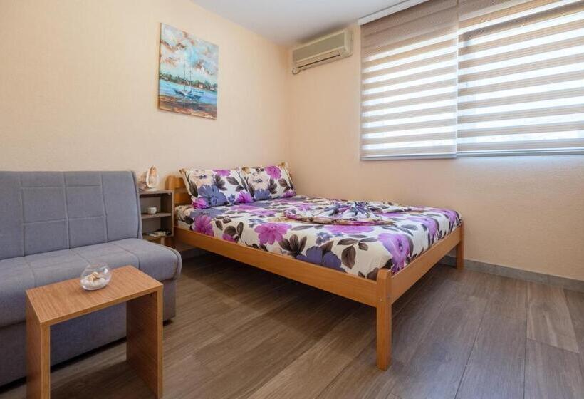 اتاق استاندارد سه نفره, Guest House Ardiana