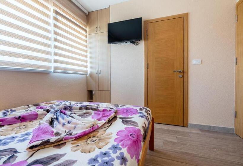 اتاق استاندارد سه نفره, Guest House Ardiana