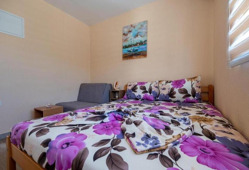 اتاق استاندارد سه نفره, Guest House Ardiana