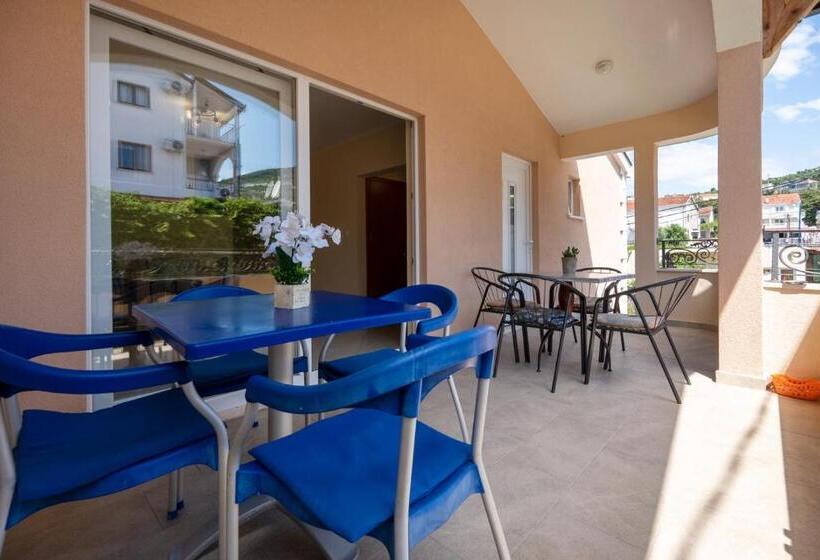 اتاق استاندارد سه نفره, Guest House Ardiana