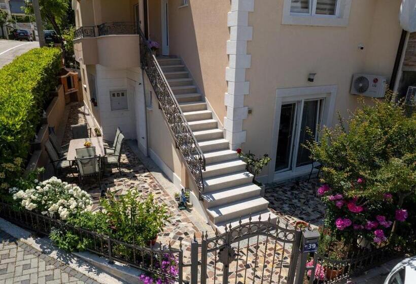 اتاق استاندارد سه نفره, Guest House Ardiana