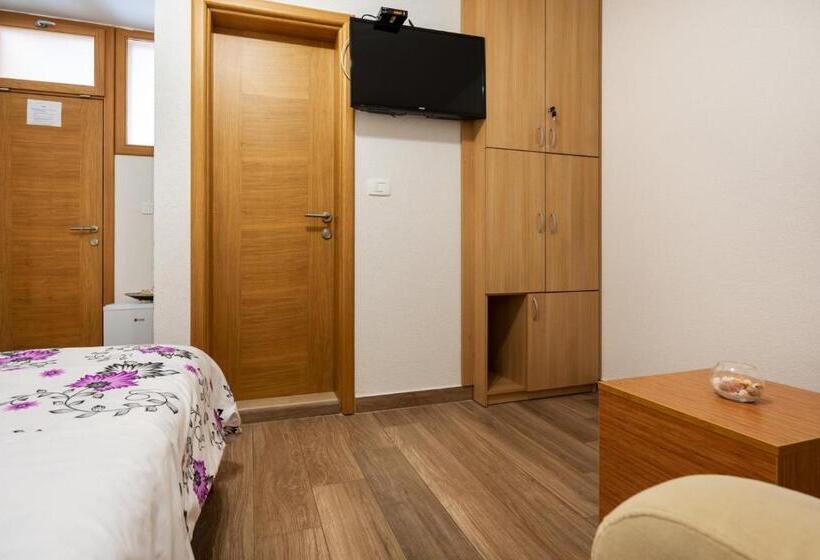 اتاق استاندارد چهار تخته, Guest House Ardiana