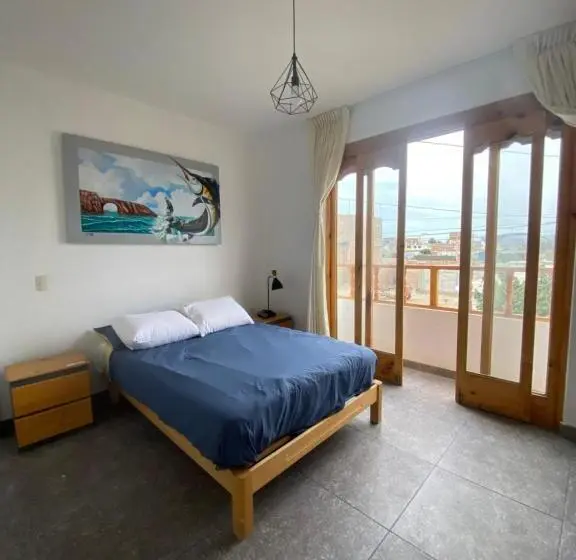 バルコニー付きデラックスルーム, Ravenala Paracas Hostel