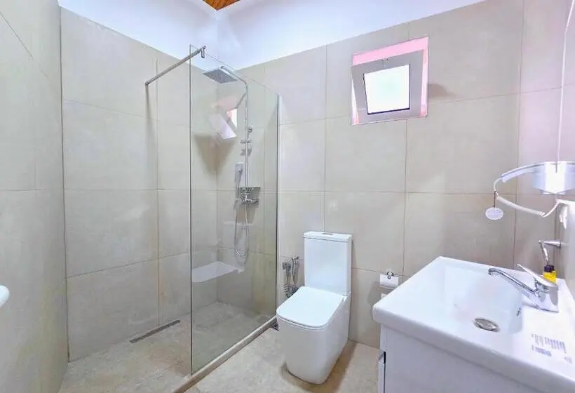 اتاق لوکس با چشم‌انداز دریا, Enma Rooms