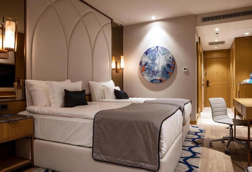 اتاق داخلی دلوکس, Karavansaray Turkistan Family Hotel   Flying Theatre Access