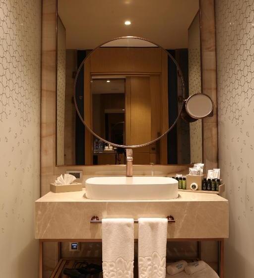 سوئیت جونیور با تراس, Karavansaray Turkistan Family Hotel   Flying Theatre Access